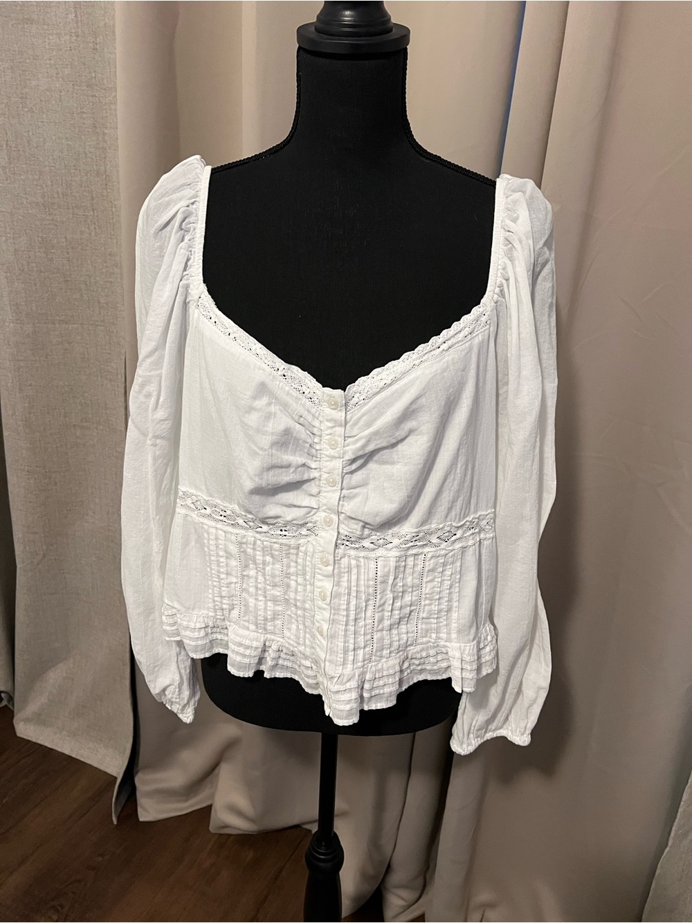 American Eagle Outfitters White Peasant-Style Blouse